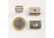 magnete al neodimio rettangolare con foro di fissaggio 20 x 13,5 mm