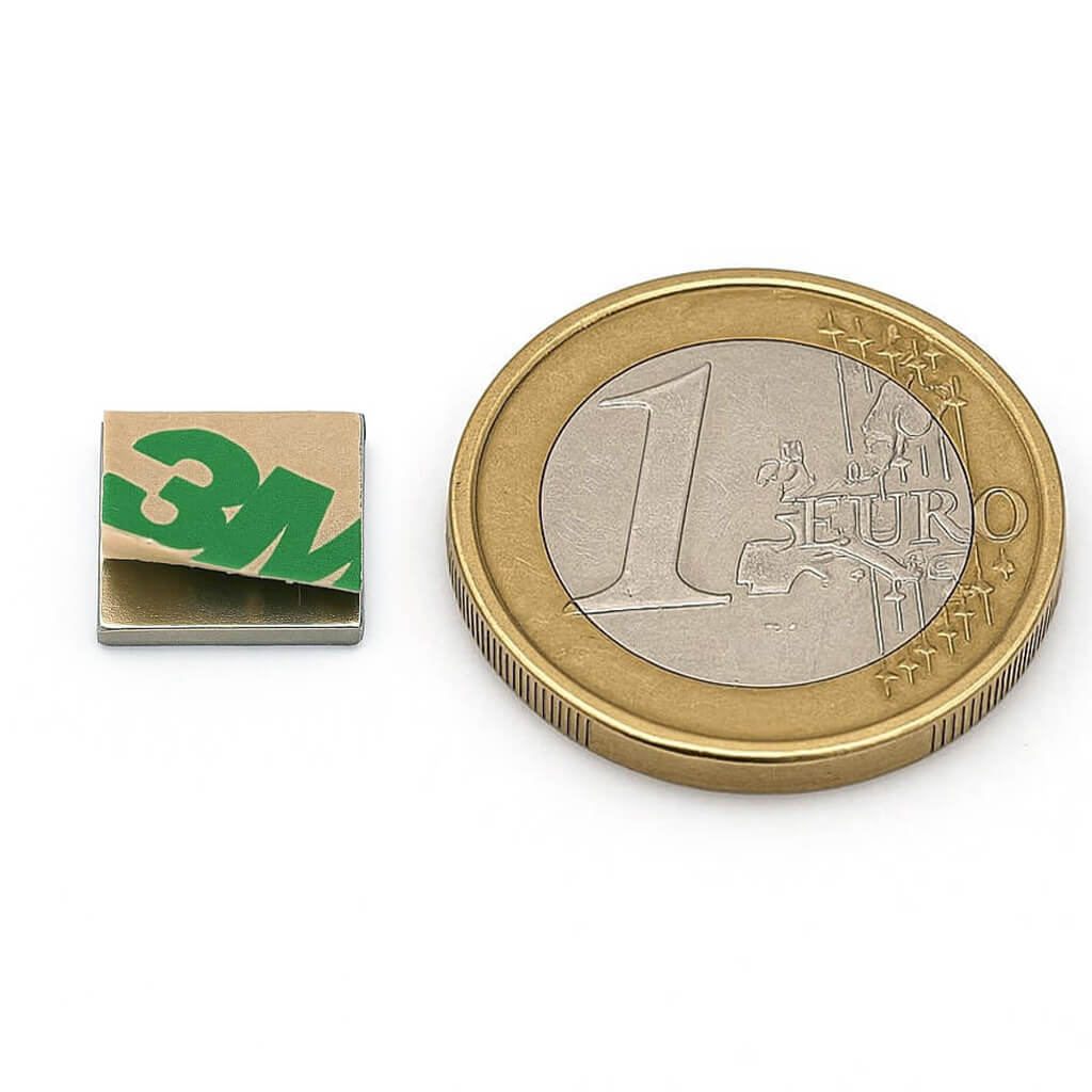 Aimant autocollant 10x10x1mm, puissance 0.55kg 53 Aimant autocollant 10x10x1mm, puissance 0.55kg