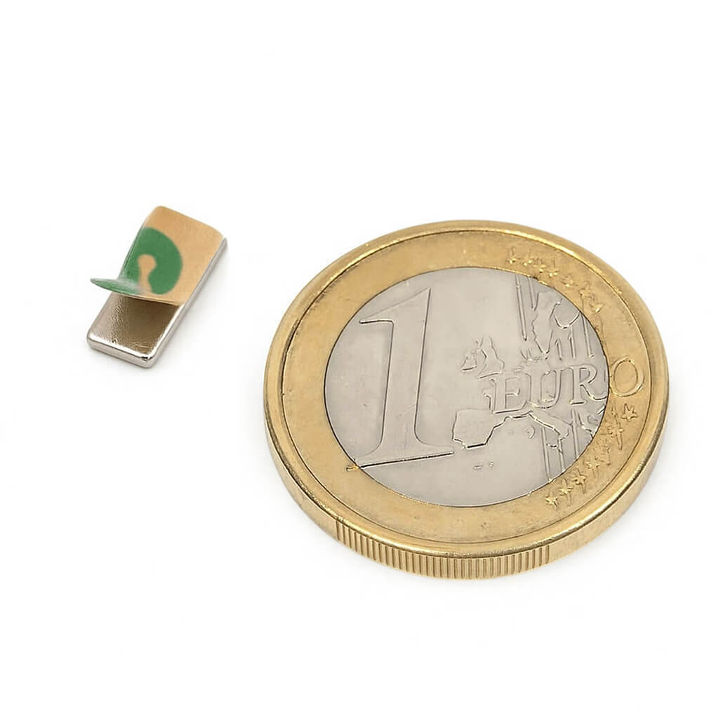 Aimant autocollant 10x5x1mm, puissance 0.5kg 52 Aimant autocollant 10x5x1mm, puissance 0.5kg