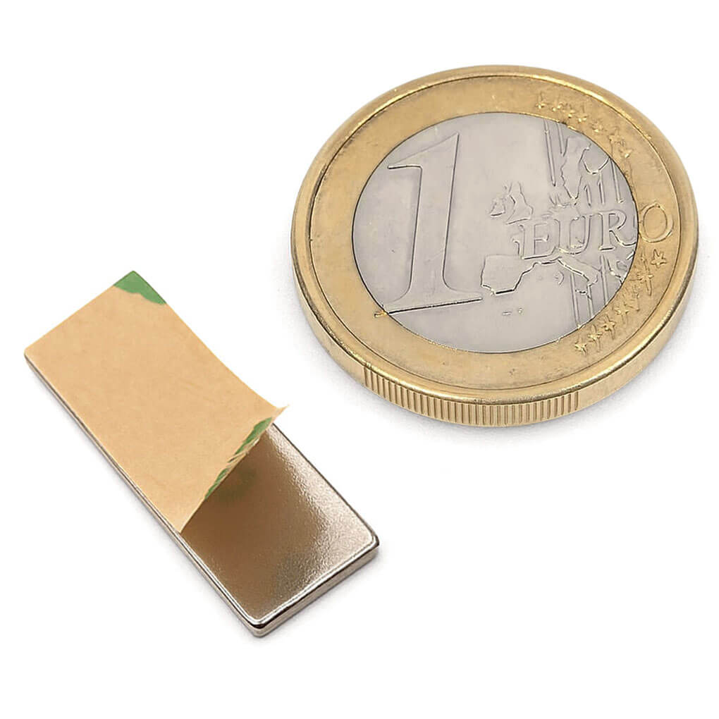 Aimant autocollant 30x10x1mm, puissance 1kg 56 Aimant autocollant 30x10x1mm, puissance 1kg